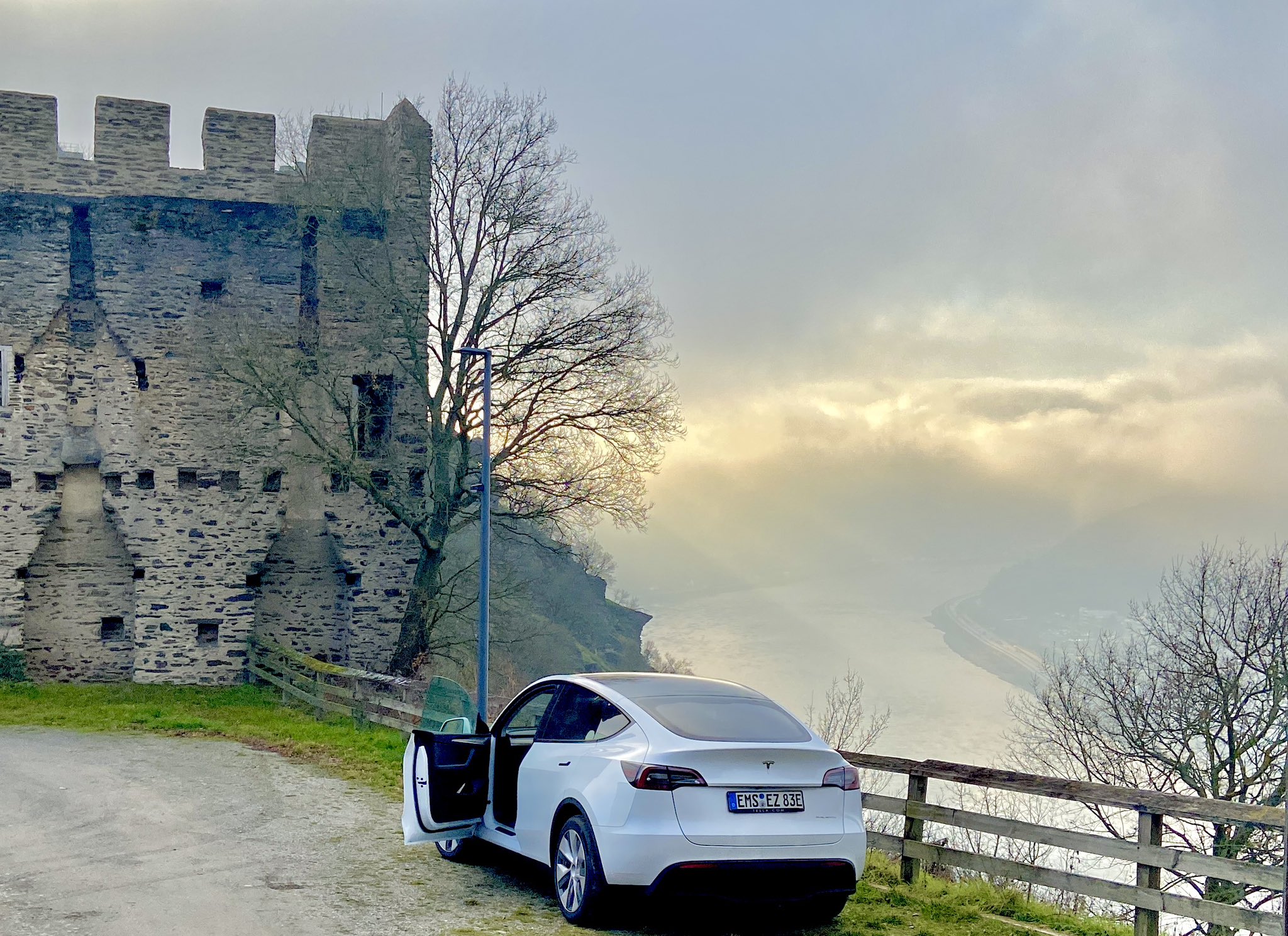 A Tesla owner takes a road trip to a castle image courtesy @memesofmars on Twitter